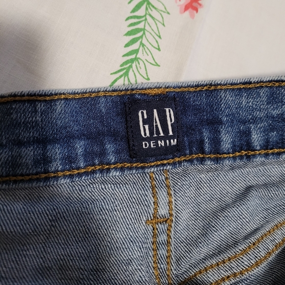 Gap rainbow stitch distressed denim shorts - Picture 8 of 13